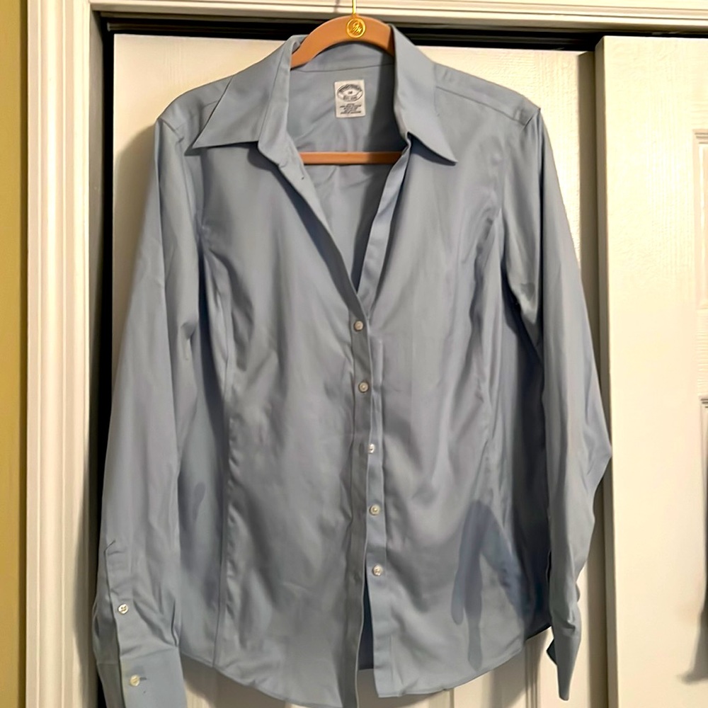 Brooks Brothers button down in perfect condition. Non iron stretch size 14.